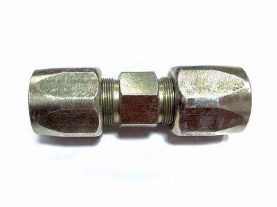 Фитинг соединительный, двусторонний, с резьбами, на шланг 29мм, 180 градусов, гайки на 46мм
